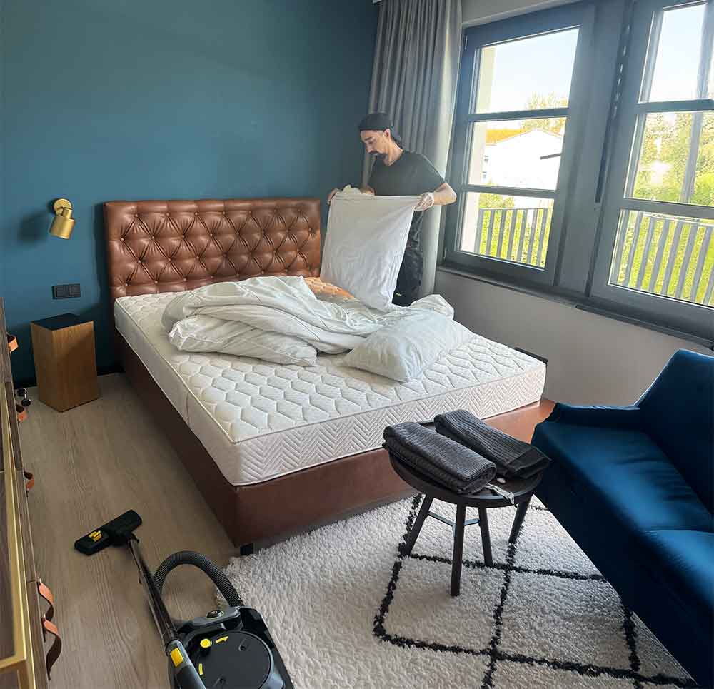 Zertifizierte Reinigungskräfte bei der Arbeit